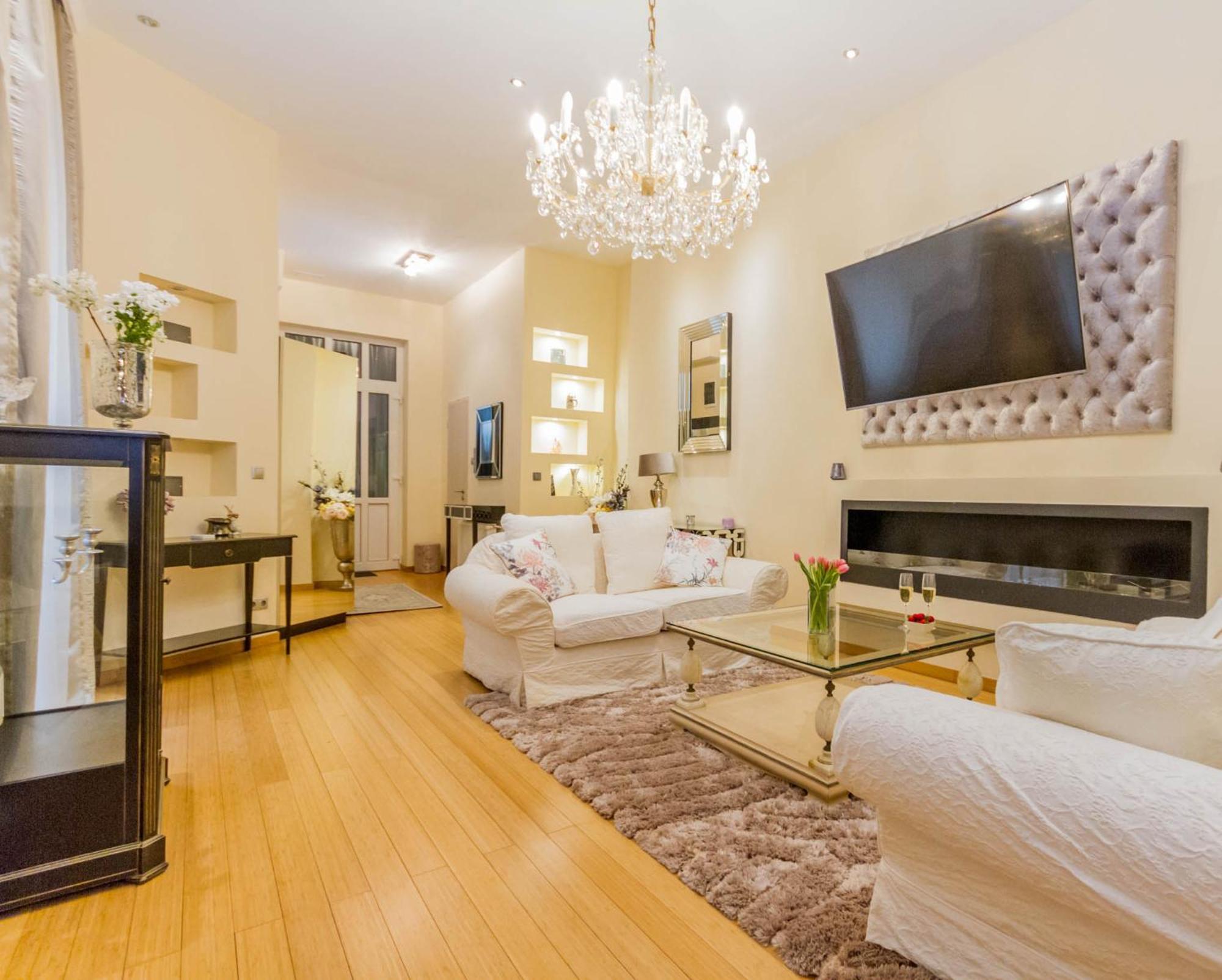Principe Luxury Next To Parliament Apartment